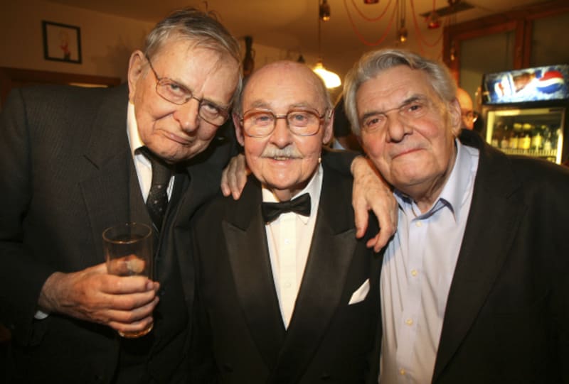 Lubomír Lipský, Jan Skopeček a Ladislav Trojan tvořili nerozlučnou trojici. Zahráli si společně ve snímku Tři chlapi v chalupě a velmi se spolu přátelili. 