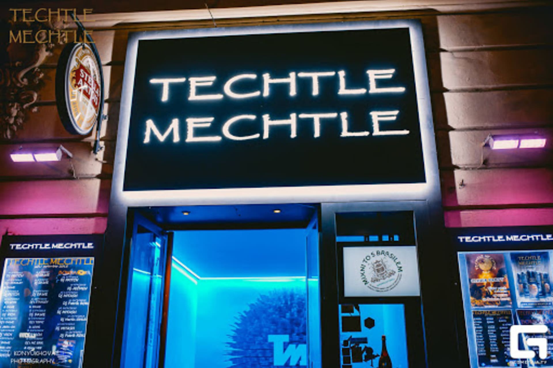 V baru Techtle Mechtle se nakazili lidé.