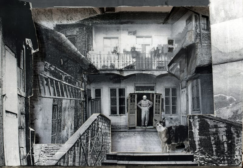 Koláž z dobových fotografií a filmů podle vzpomínek pamětníků ukazuje, jak vypadal vstup do Hrabalova libeňského bytu. Vytvořil ji Václav Špale pro projekt Via Hrabal. 