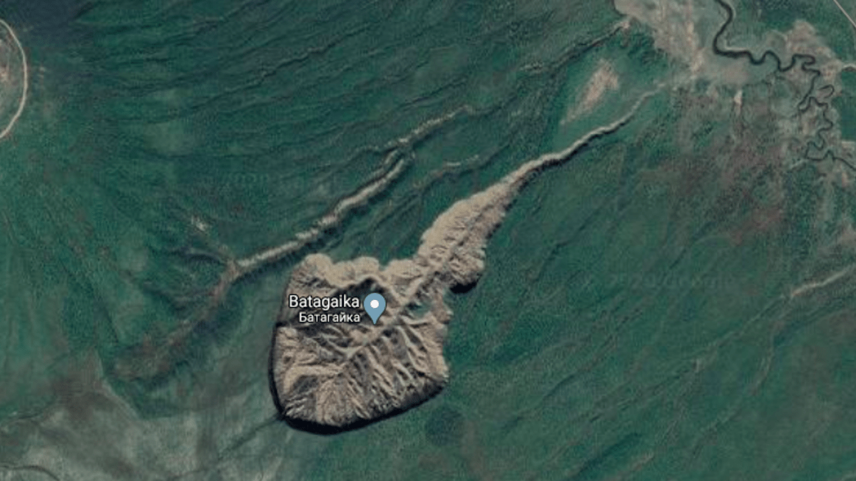 Kráter Batagajka na Sibiři fascinuje vědce, ale děsí místní obyvatele.