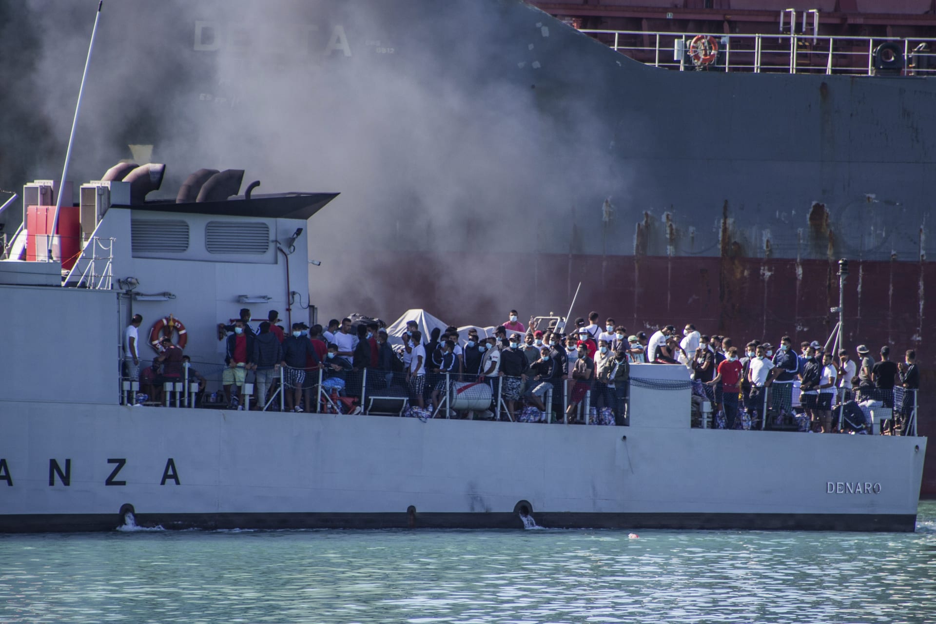 Italská vláda posílá na Lampedusu karanténní loď.