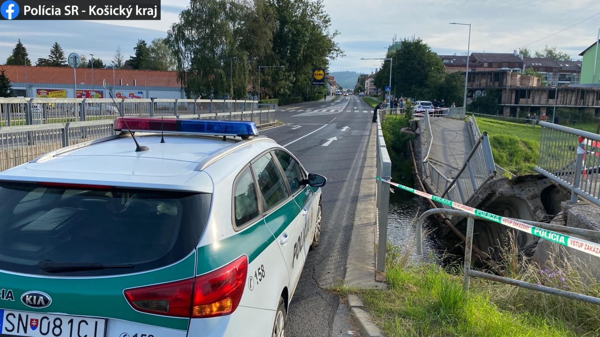 Zřícený most na Slovensku (Foto: Policie Slovenské republiky)
