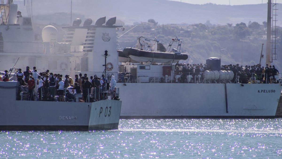 Migranti zahltili italský ostrov Lampedusa.