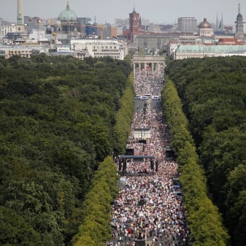 Tisíce lidí demonstrovaly v Berlíně