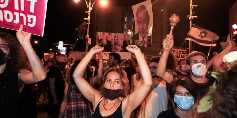 Na akci v Tel Avivu přišlo v sobotu několik set lidí, další demonstrace se konala před Netanjahuovým letním sídlem v Caesareji. 