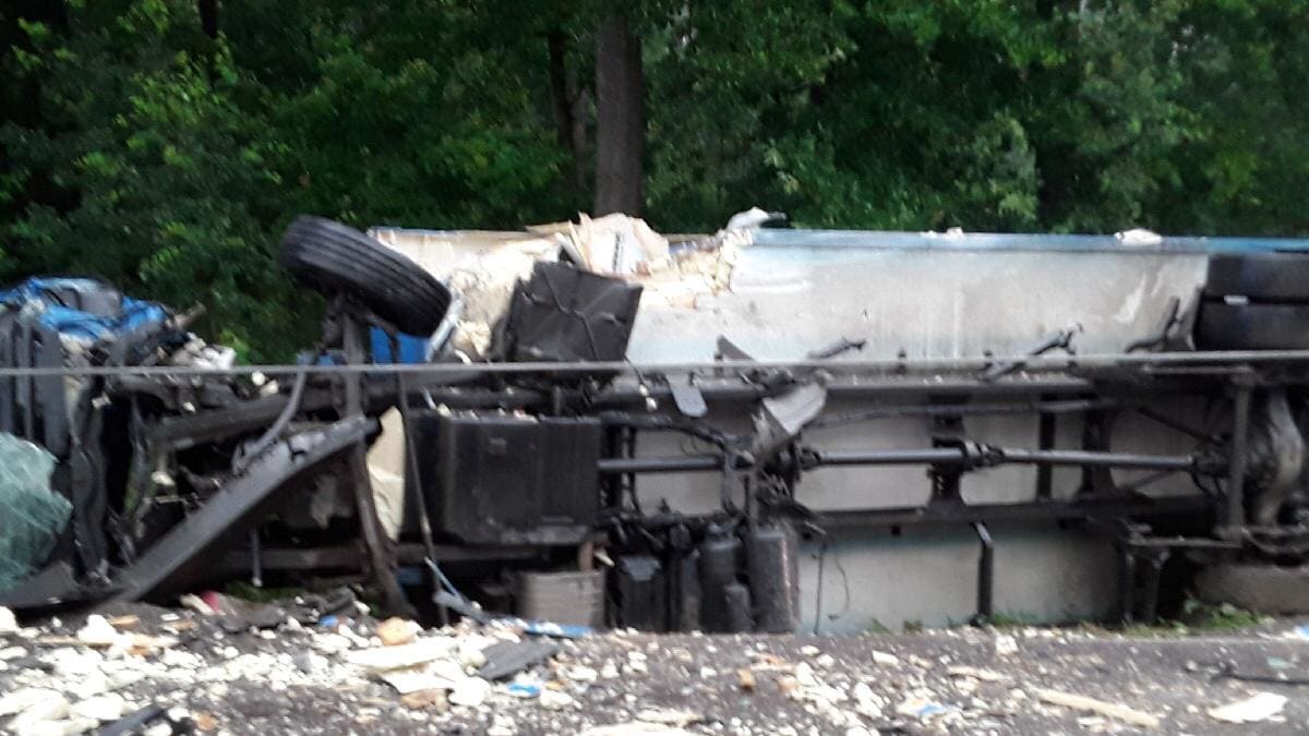 Nehoda nákladních aut na Třebíčsku