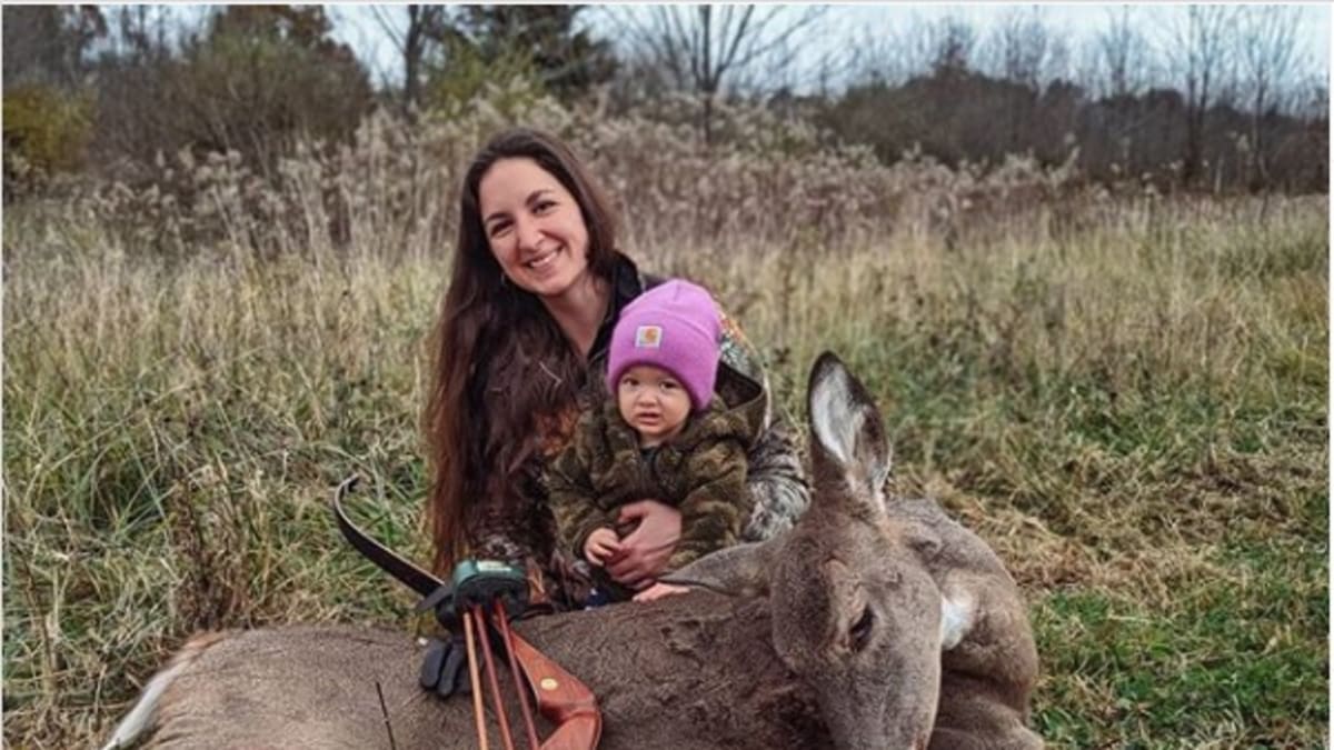 Američanka Beka Garrisová společně s dcerou Isabellou po lovu