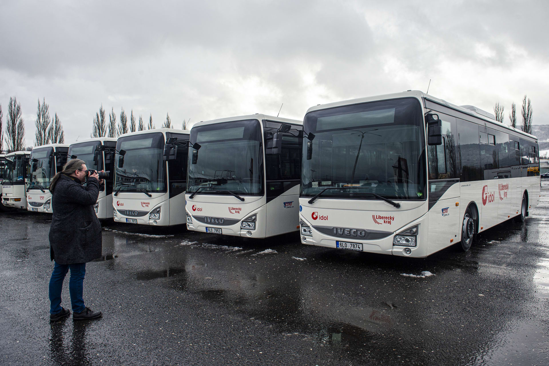 Autobusy, které zajišťují dopravu v Libereckém kraji. (Ilustrační snímek)