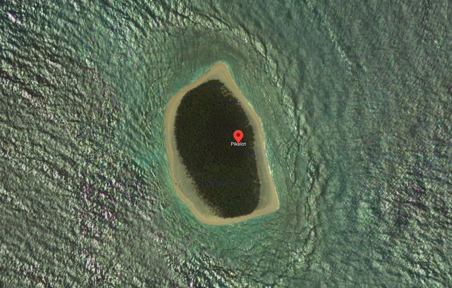 Ostrov Pikelot v Mikronésii má na délku jen 450 metrů.