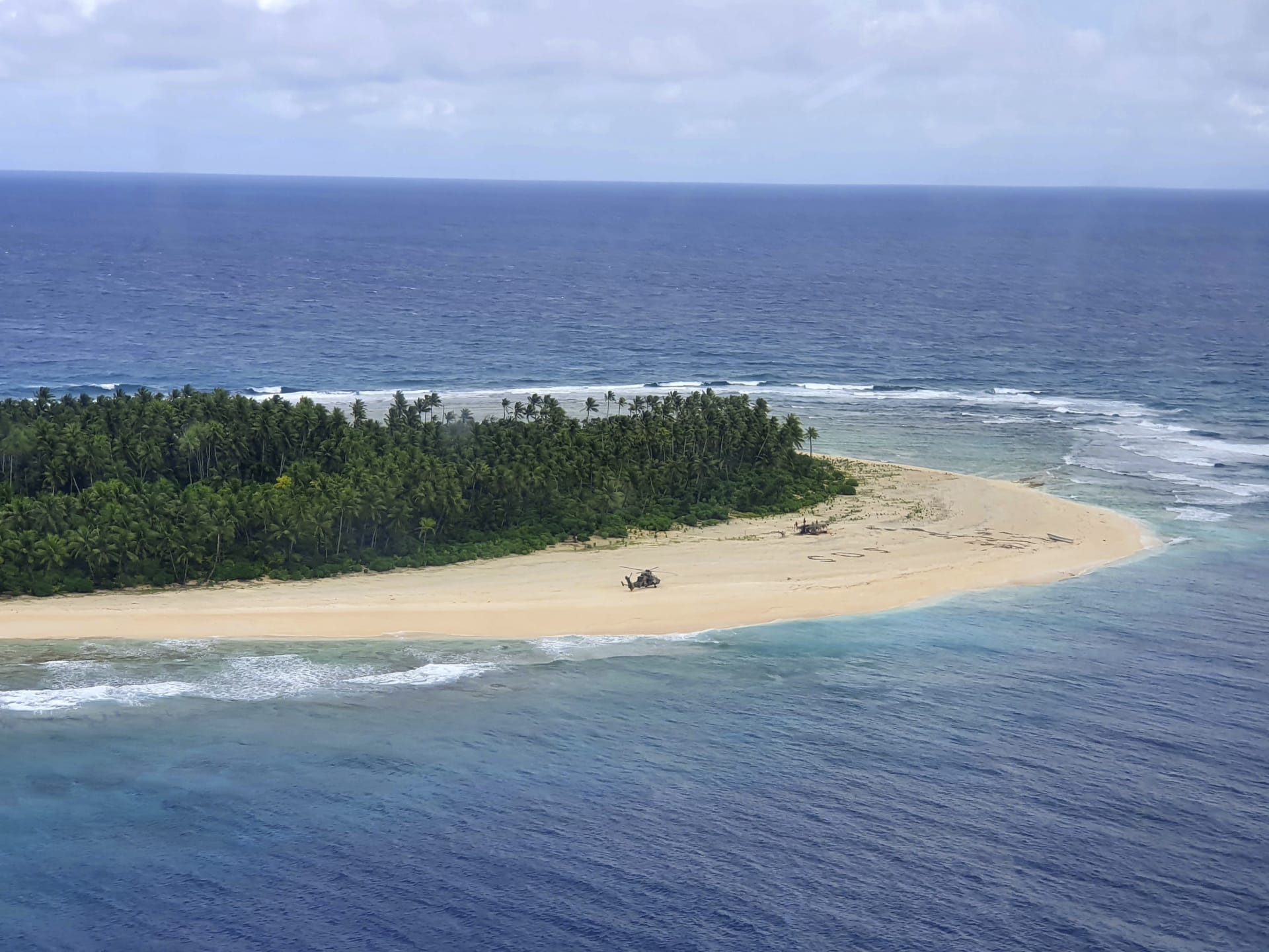 Až v pondělí večer zachránila muže mikronéská hlídková loď z ostrova Yap.