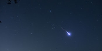 V noci budou padat Perseidy, až 80 meteorů za hodinu. Pozorování nebude rušit Měsíc