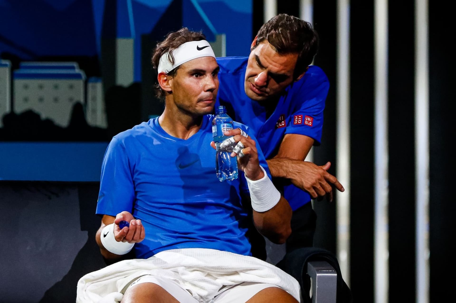 Tenisté Rafael Nadal (vlevo) a Roger Federer (vpravo)