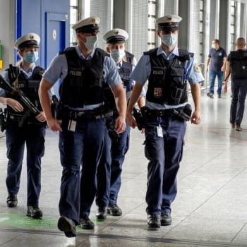 Německá policie na letišti ve Frankfurtu