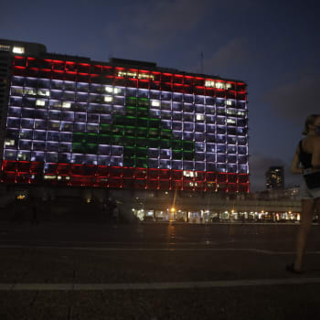 Libanonská vlajka na radnici Tel Avivu