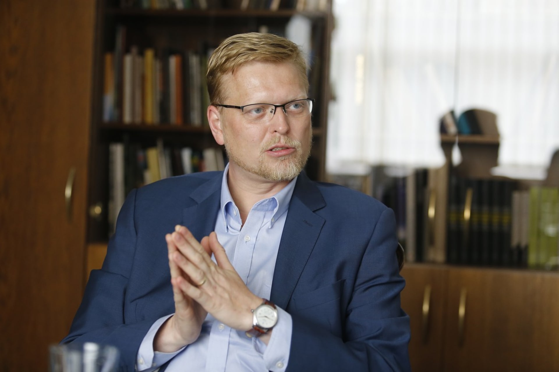 Šéf komise pro kontrolu BIS Pavel Bělobrádek chce svolat jednání ještě o prázdninách.