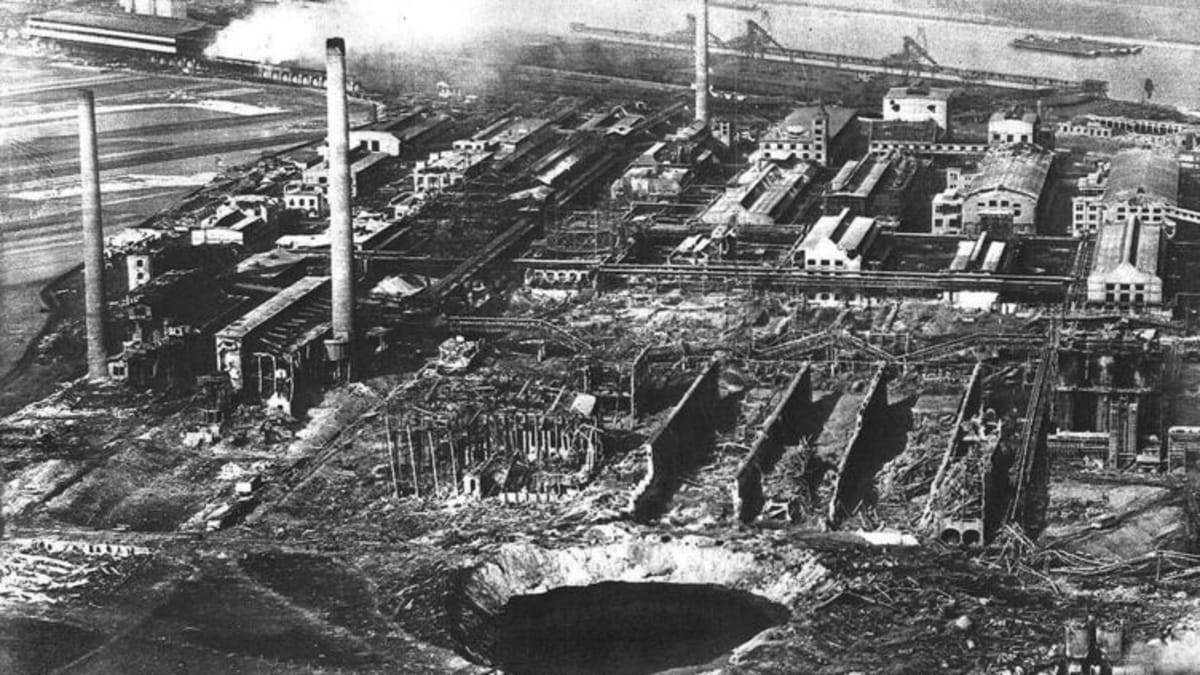 Takto vypadaly zbytky továrny BASF v německém Oppau nedaleko Mannheimu po výbuchu dusičnanu amonného. Tehdy zahynulo 561 lidí. (Zdroj: BASF)