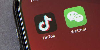 Trump zakázal obchodovat s čínskými vlastníky TikToku a WeChatu, stupňuje tlak na Microsoft