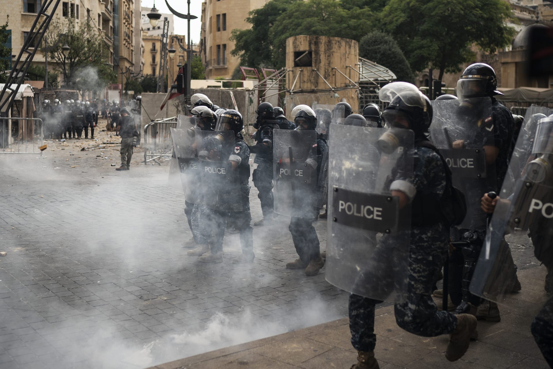 Masová demonstrace v Libanonu. Policisté proti protestujícím použili slzný plyn