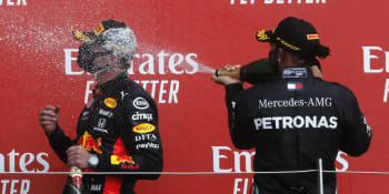 Formule 1: Piloti Mercedesu poprvé v sezoně nevyhráli, porazil je Verstappen