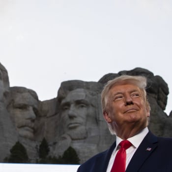 Donald Trump při své návštěvě u Mount Rushmoer
