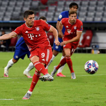 Útočník Robert Lewandowski má výrazný podíl na skvělé bilanci Bayernu Mnichov proti týmům z Londýna.
