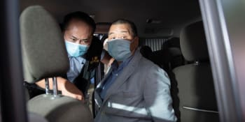 V Hongkongu byl zatčen prodemokratický mediální magnát Jimmy Lai