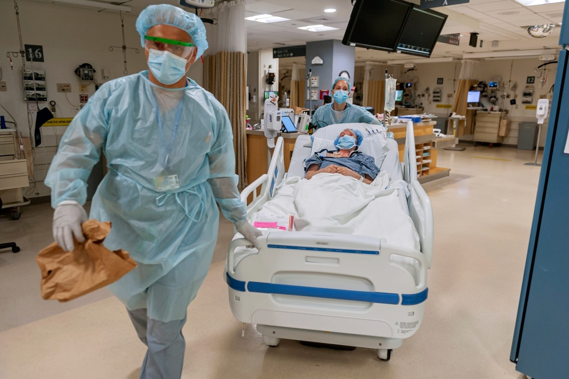Carmen Tarletonová v nemocnici během druhé transplantace obličeje v červenci 2020
