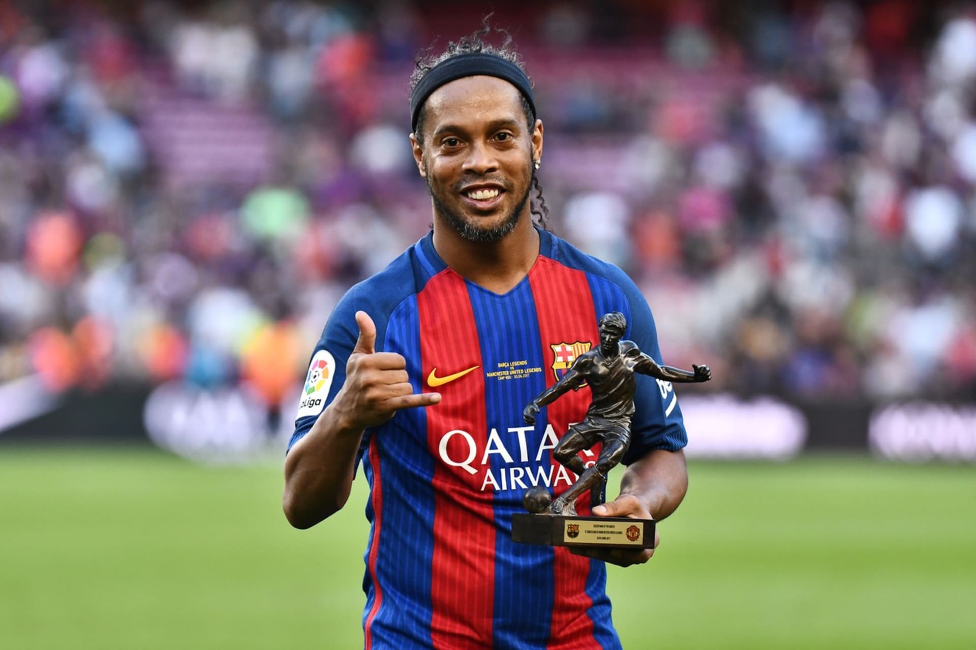Někteří ho vnímají jako fotbalistu, který na trávníku bavil jako nikdo jiný. Ronaldinho se ale mohl na vrcholu udržet mnohem déle.
