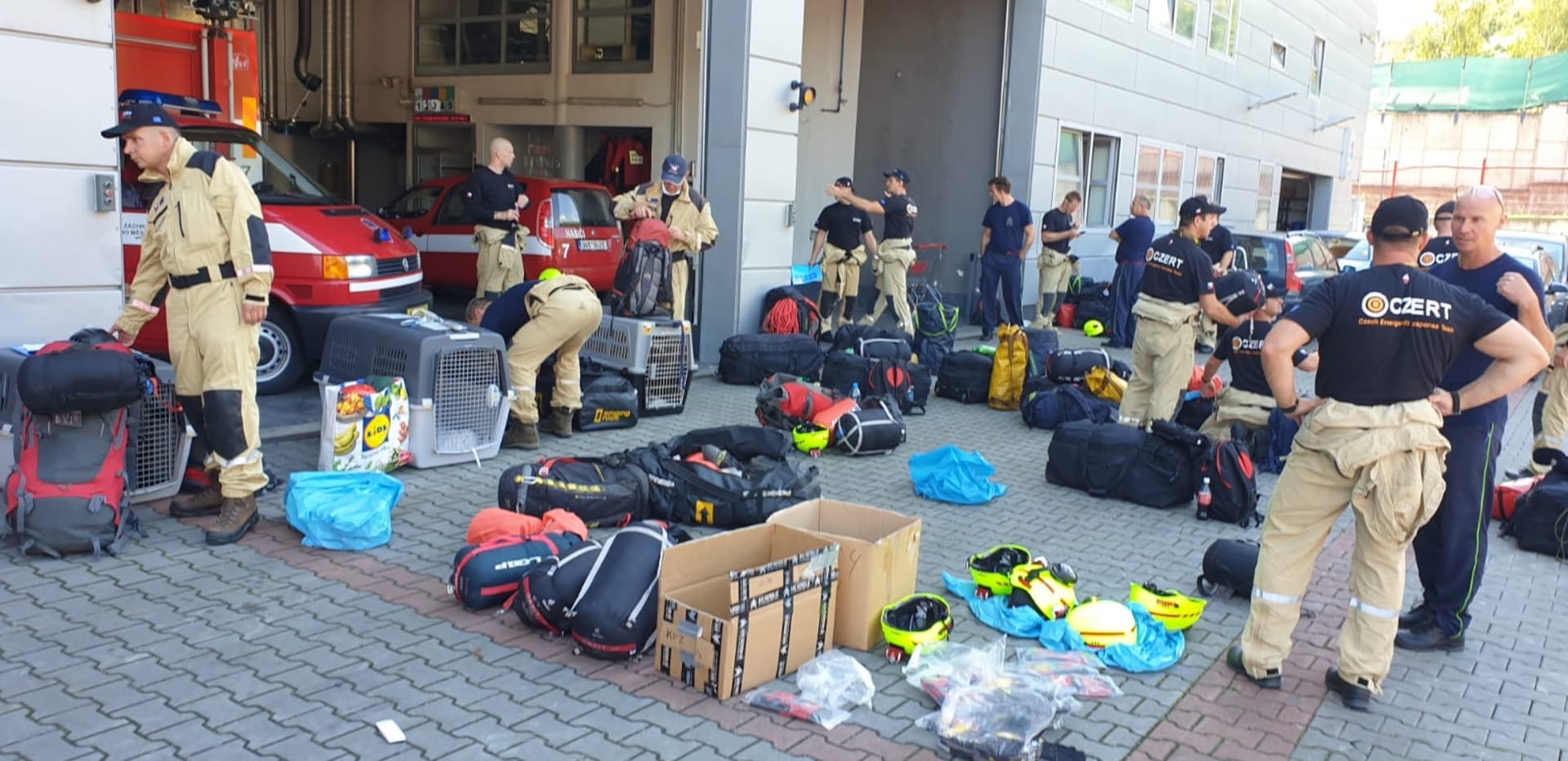 Do Bejrútu odjel středně velký USAR tým (Urban Search And Rescue) ve středu 5. 8. 2020 (foto: HZS Libereckého kraje)