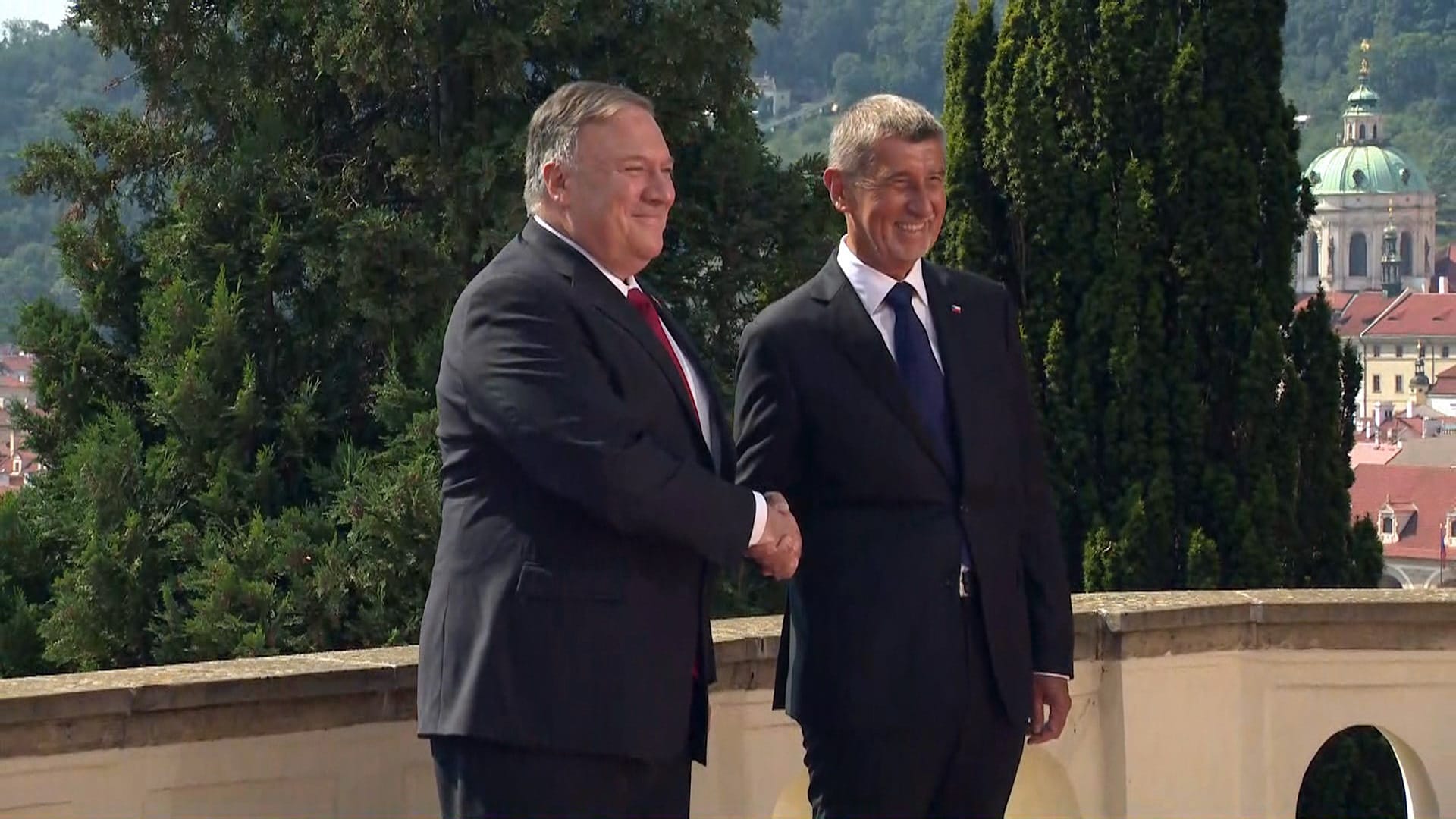 Americký ministr zahraničí Mike Pompeo (vlevo) a premiér Andrej Babiš