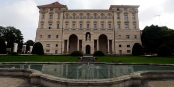 Vláda odvolala 21 českých velvyslanců. Změny se týkají pětiny šéfů ambasád