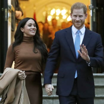 Princ Harry a Meghan Markleová se od britské královské rodiny rozhodli odstřihnout.