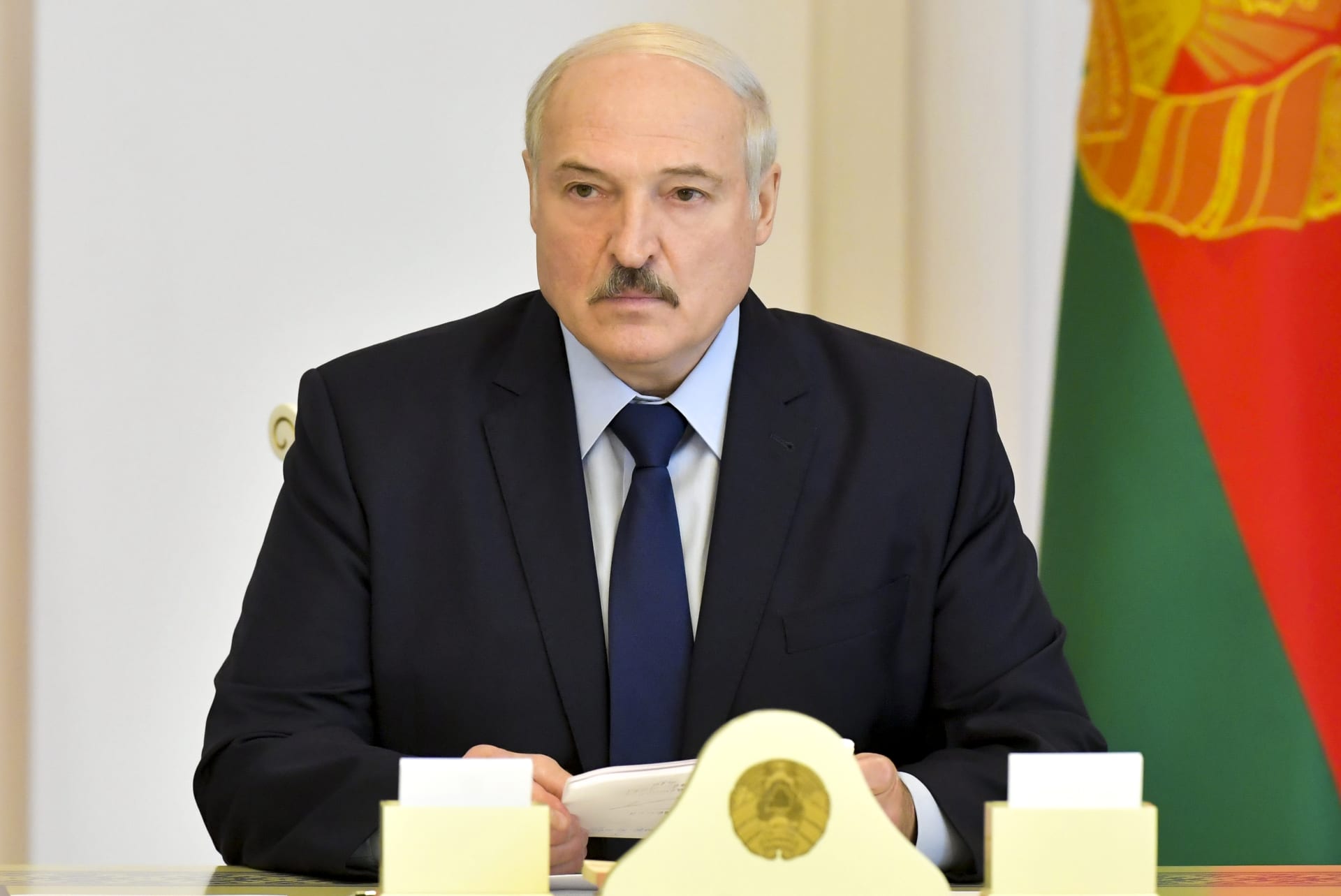 Alexandr Lukašenko během páteční vládní porady v Minsku