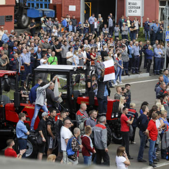 K protestujícím se přidali také zaměstnanci minské továrny na traktory