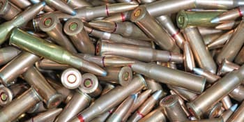 Policie zatkla ruského diplomata při nelegálním nákupu munice, zjistil Český rozhlas