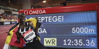 Padl světový rekord v běhu na 5000 metrů, zaběhl ho Uganďan Joshua Cheptegei