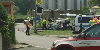 Vlak se na Hodonínsku srazil na přejezdu s autem, jeho řidič zemřel