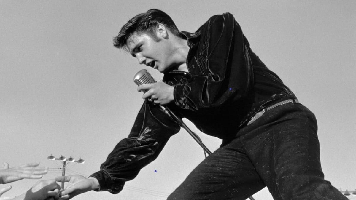 Elvis Presley zemřel v roce 1977 ve věku 42 let.
