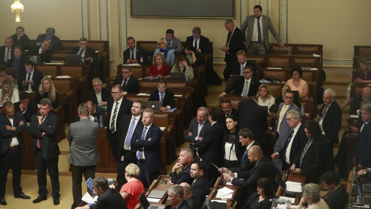 Když poslanci hlasují o razantních změnách daní, vnímají kontext, v němž se Česko pohybuje?