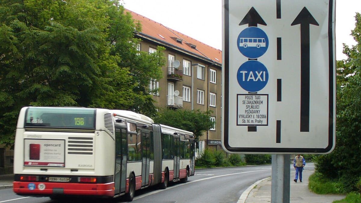 Vyhrazené jízdní pruhy se v Praze objevují na mnoha místech. Ta nejvíce exponovaná budou nově hlídat kamery TSK.