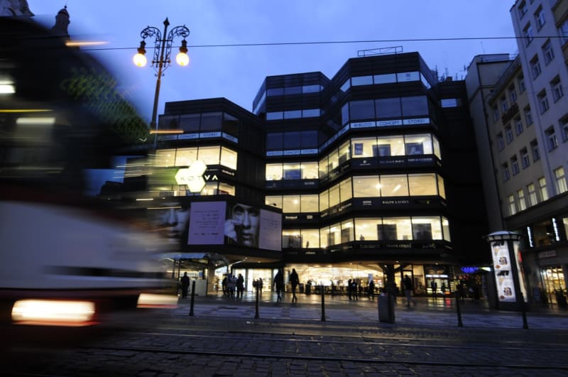 Obchodní dům Kotva je jediná brutalistní budova s památkovou ochranou.
