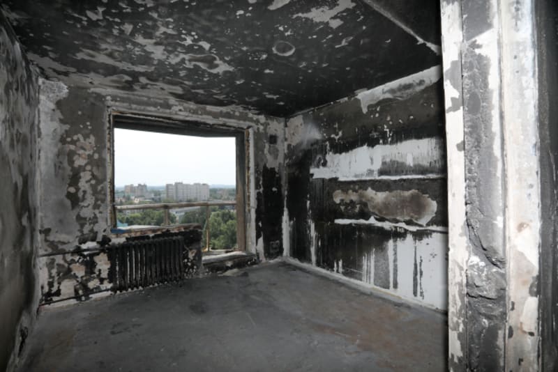 Byt v panelovém domě v Bohumíně zcela zničený požárem