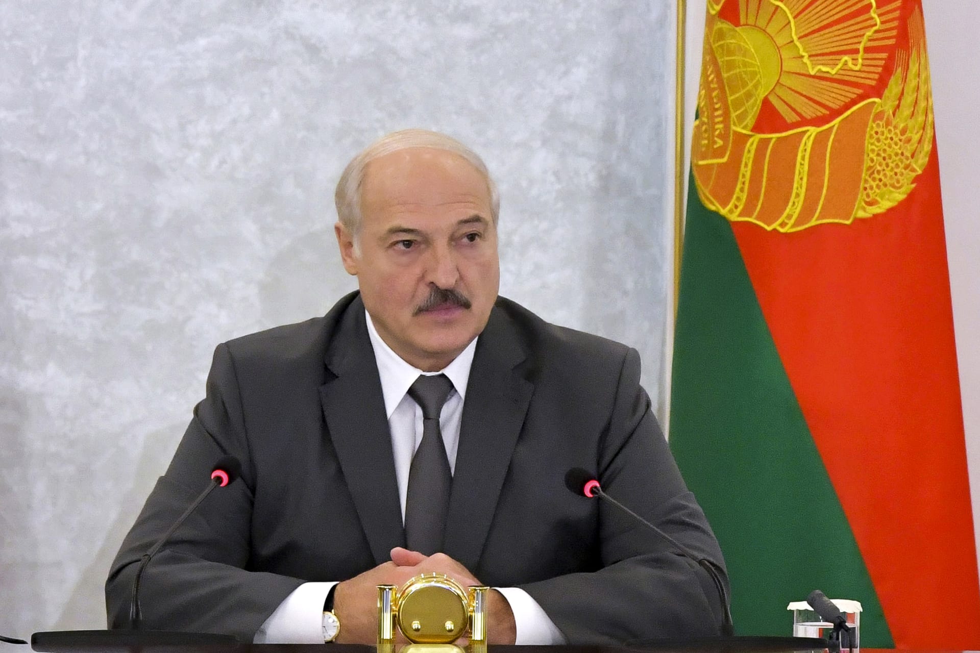 Alexandr Lukašenko varoval Rusy, že by je mohly potkat podobné demonstrace proti politickému uspořádání, jako probíhají v současnosti v Bělorusku. 