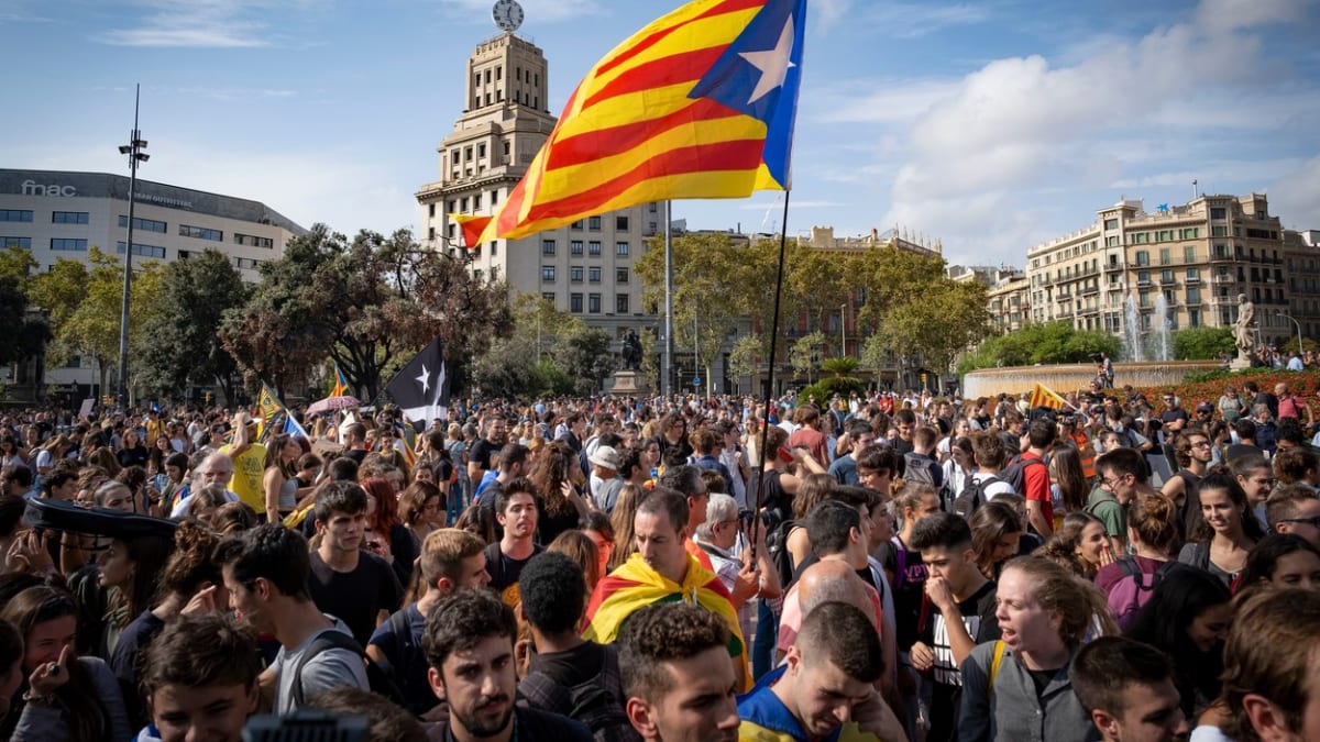 Katalánci protestují proti uvěznění separatistických politiků, říjen 2019.