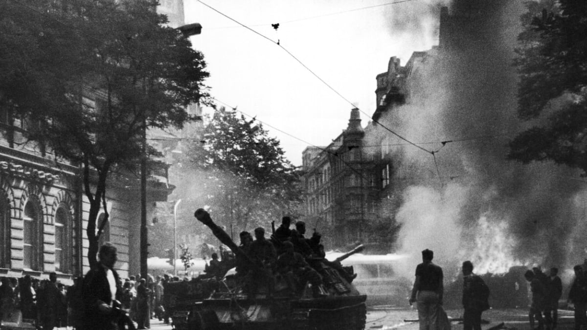 Během první vlny invaze do Československa okupanty podporovalo 2 300 tanků. 