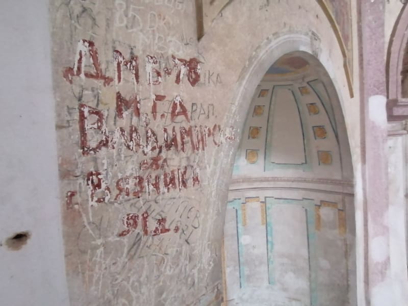 Poutní kostel ve Staré Vodě, ruské nápisy