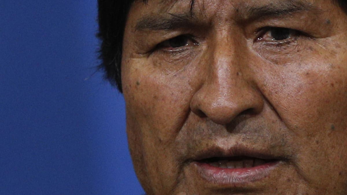 Bývalý prezident Bolívie Evo Morales čelí obvinění z terorismu a styku s nezletilou dívkou.