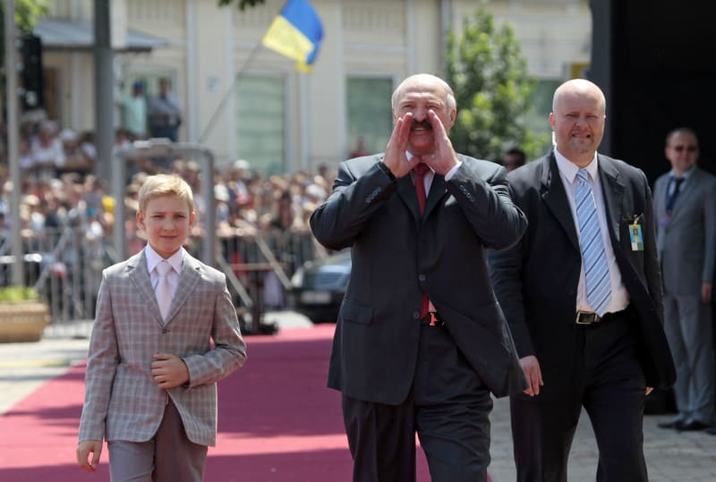 Alexandr Lukašenko se synem Nikolajem na Ukrajině