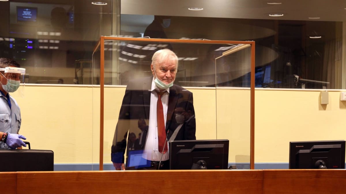 Bývalý velitel armády bosenských Srbů Ratko Mladič toto úterý před Haagským tribunálem