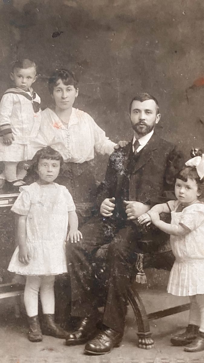 Rodina Estreicherových, Pavla na fotografii vpravo
